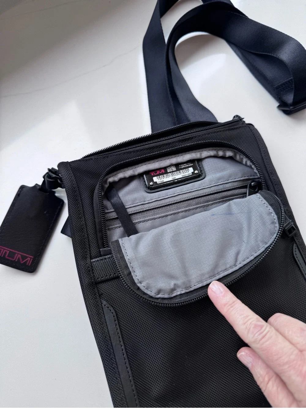 Black Crossbody Men's Travel Bag - Compact Everyday Carry